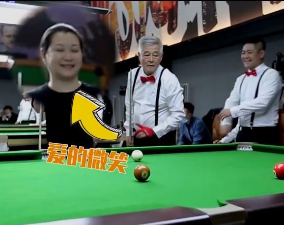 球球和妈妈直播,“蛇精脸”遭吐槽,妈妈颜值高气质超好