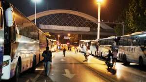 鹿晗武汉演唱会(鹿晗在武汉开唱，武汉公交定制线路转运3200余人次)