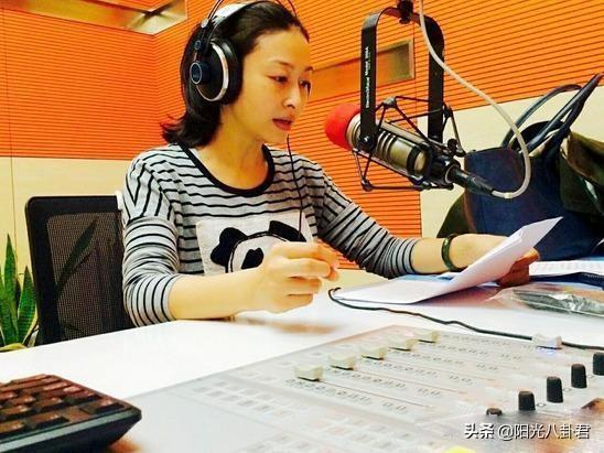 芒果台前一姐44岁舒高近照罕见曝光，气质吊打谢娜李湘