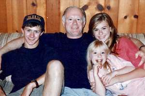 又哭了(漫长的告别美国女子与确诊父亲通话30多小时：又笑又哭的感觉真好)