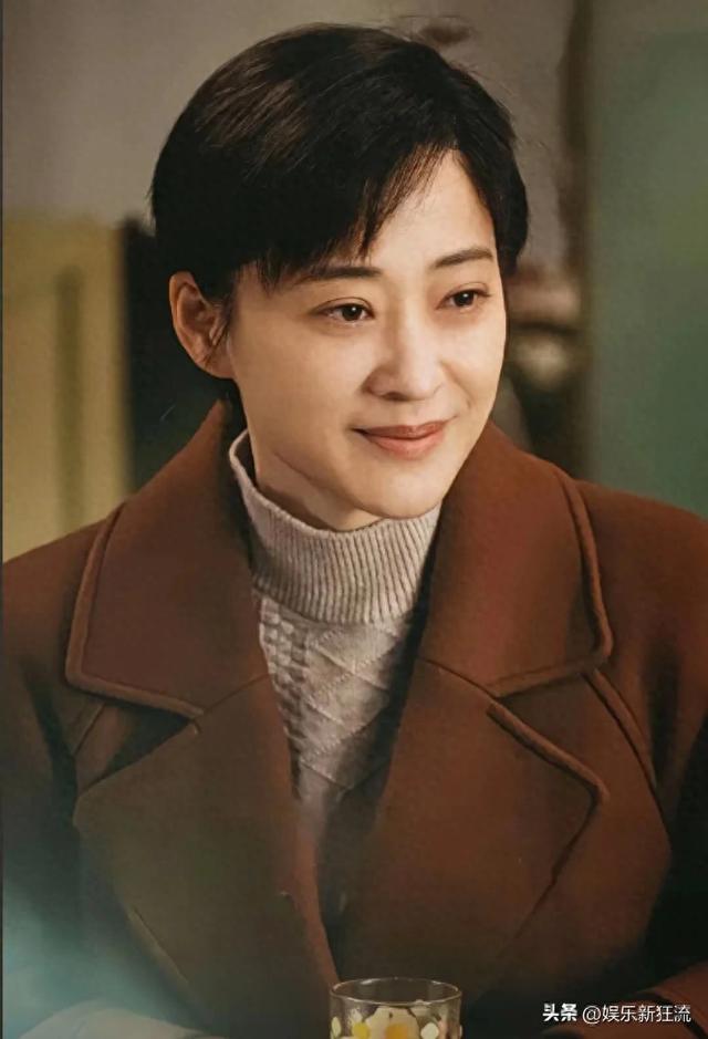 年近50岁梅婷如今演活20岁少女，黑眼圈也可以美，青春不散场啊