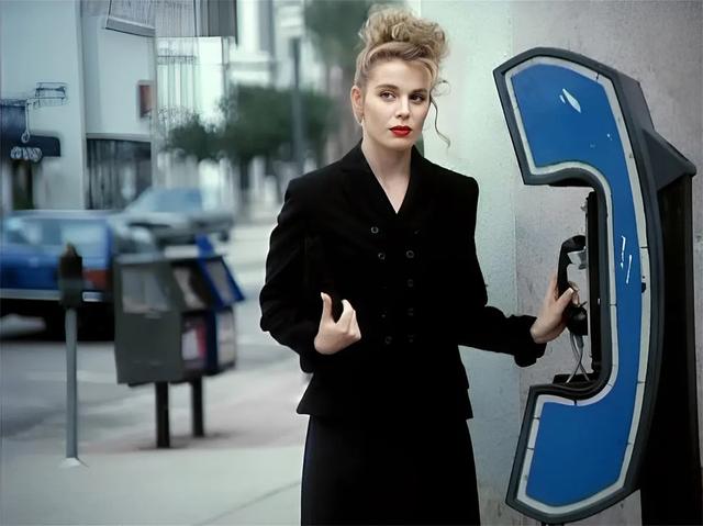 性感尤物香侬·惠利：四部经典艺术电影，值得收藏