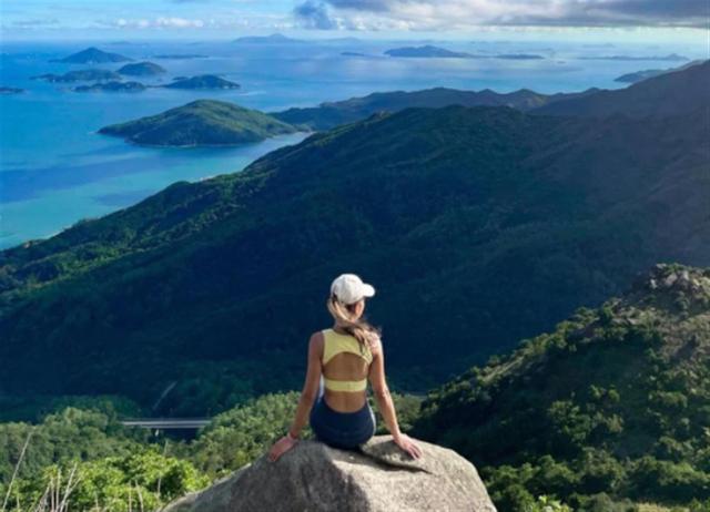 香港一女网红瀑布旁自拍不慎坠亡，曾因极限运动走红网络