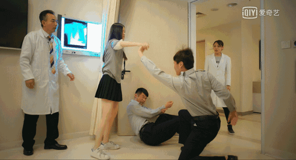 差点被第一集骗了错过它，对天发誓《同学两亿岁》真的很好看啊！