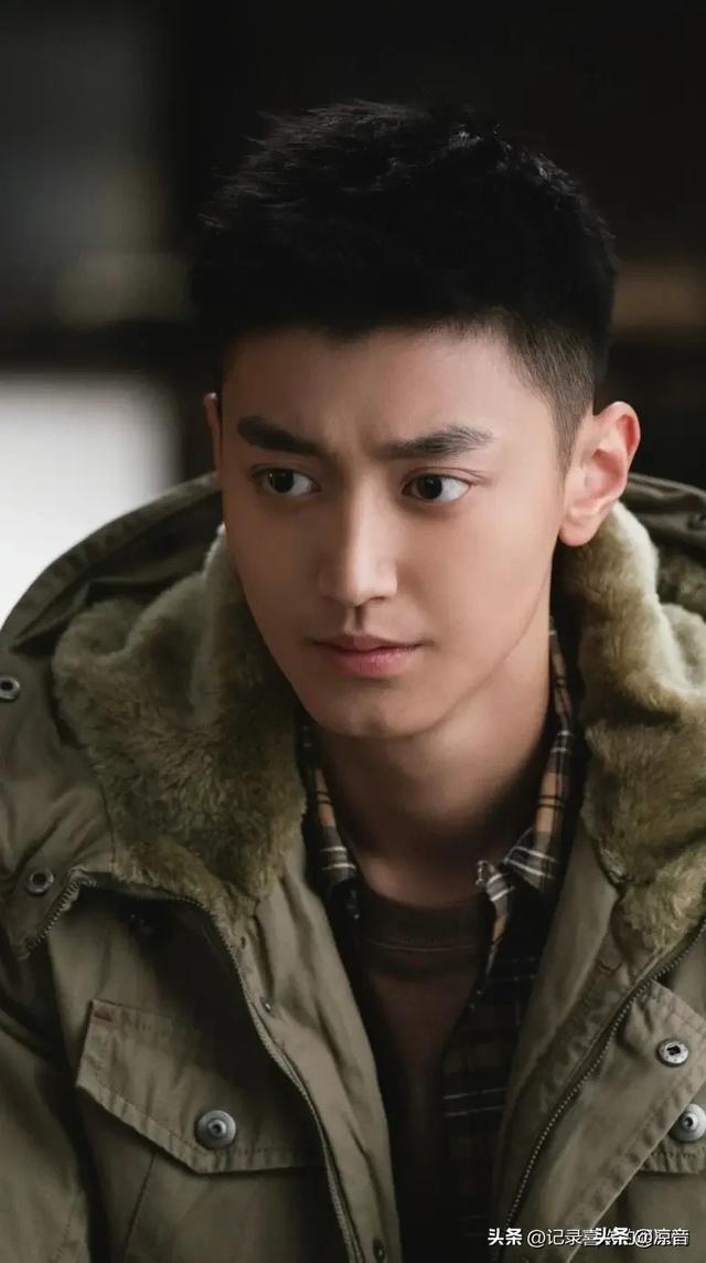 来看看翟子路和他的两位同学,看看这三位青年男演员哪一位最帅