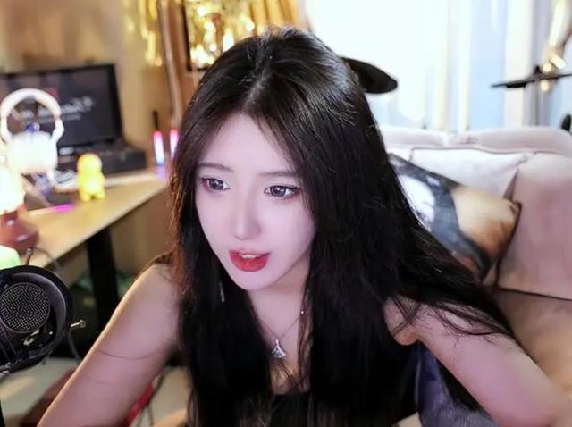 呆妹儿直播意外“被走光”,被多次警告，呆妹儿：你开透视啊？