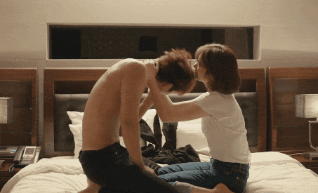 心脏暴击!徐仁国床上被脱衣、沙发强吻「传说中吻戏TOP 3」