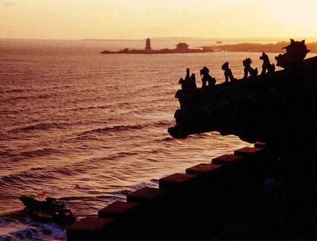 听着周杰伦的《屋顶》，唠唠“龙”家三太子嘲风