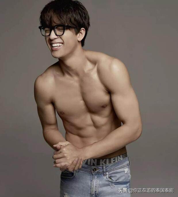 泰国娱乐圈最火健身狂人JossWayar：身材堪称“古希腊雕塑男神”