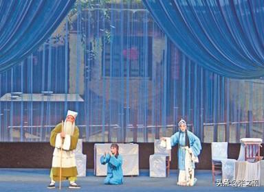 传统剧目《双官诰》中的“官诰”是指什么?