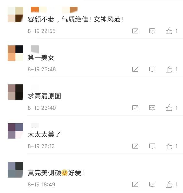 51岁港姐李嘉欣近照曝光，露出香肩气质太迷人，阔太生活很滋润