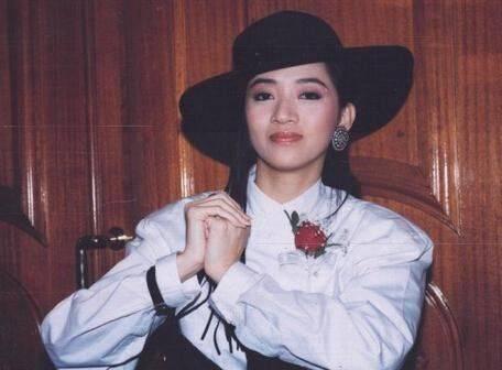 梅艳芳因癌症去世，年仅39岁！医生说：她的2个行为，值得反思