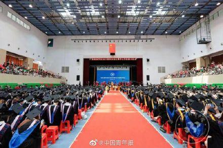 毕业一年后母校补办毕业典礼 那就好好告个别吧