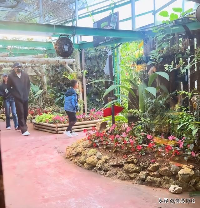 网友分享日本旅游偶遇易建联：过于兴奋盯了一个小时被误以为黑粉