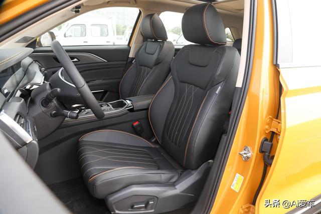 尺寸不小车身好停，自动挡好开家用SUV，不贵又省油，实拍奔腾T77