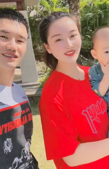 嘎子谢孟伟又惹争议,和妻子穿廉价礼服要二婚,曾豪掷千金办婚礼