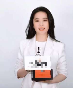 刘亦菲近照(33岁刘亦菲近照曝光脸部圆润胖出双下巴，皮肤松垮老10岁？)