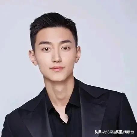 来看看翟子路和他的两位同学,看看这三位青年男演员哪一位最帅