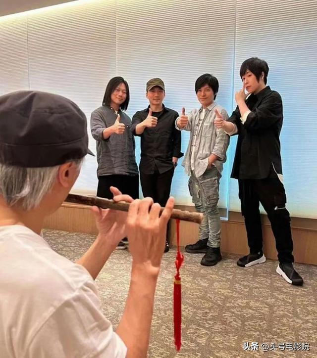 周星驰吹箫,想加入五月天!和周杰伦林俊杰互动,真要进军歌坛?