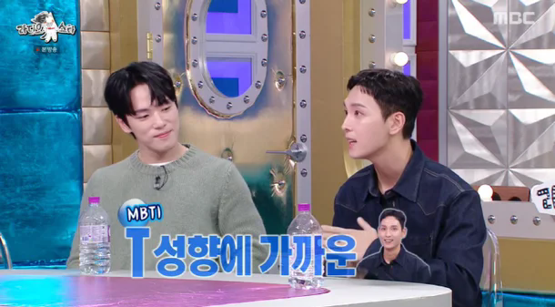 韩星崔泰俊,节目中透露,和妻子朴信惠的婚姻故事