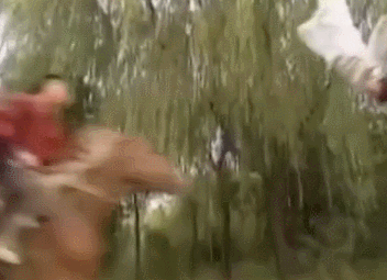 车祸后躺在地上吻，拔掉氧气管还要吻，国产剧花式吻戏智商在哪？