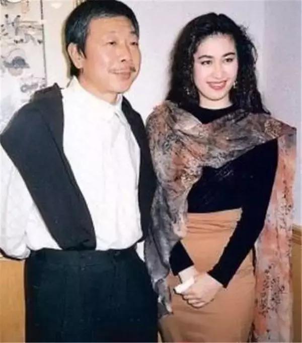 和王小凤并称鬼后，最美女僵尸，如今幸福美满