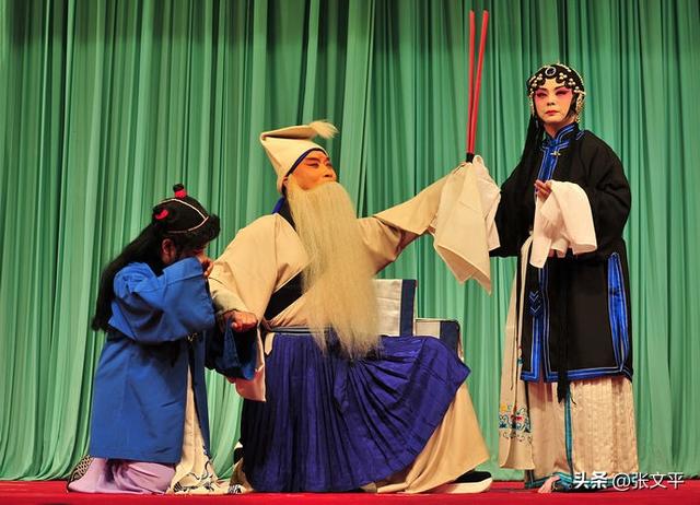 传统剧目《双官诰》中的“官诰”是指什么?