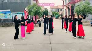 花楼恋歌(经典情歌交谊舞中四《花楼恋歌》歌曲好听，舞步轻盈团队完整版)