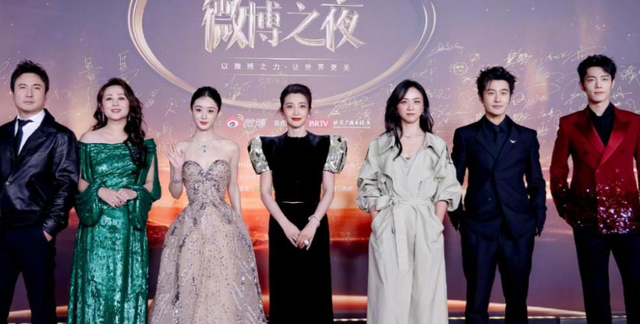 微博之夜现场大混战!肖战坐前排王一博不敢落座,关晓彤被边缘化