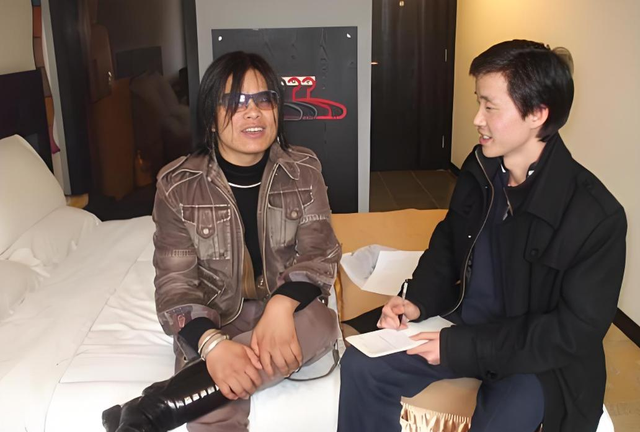 负债百万露宿街头、离婚、锒铛入狱，星光大道草根歌手现状太落魄