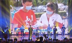 丁梦雨(毕业有“晴天”：经历延期30天高考的学子表演刷屏网络背后)