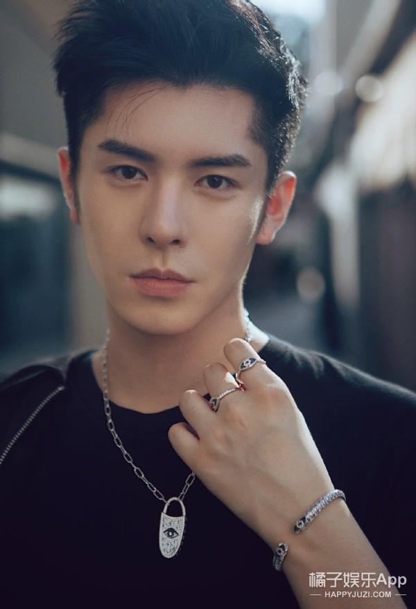 还记得《香蜜沉沉烬如霜》中的彦佑吗？他又换了张脸？