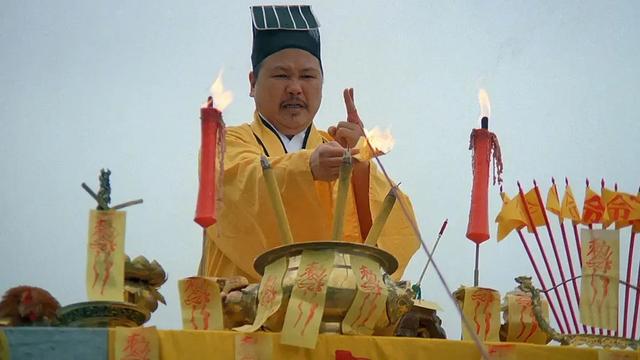 79岁黄金配角陈龙去世,曾和洪金宝齐名,退圈17年突传噩耗