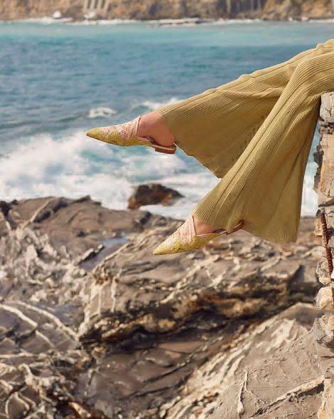 拖鞋要带点跟才好看