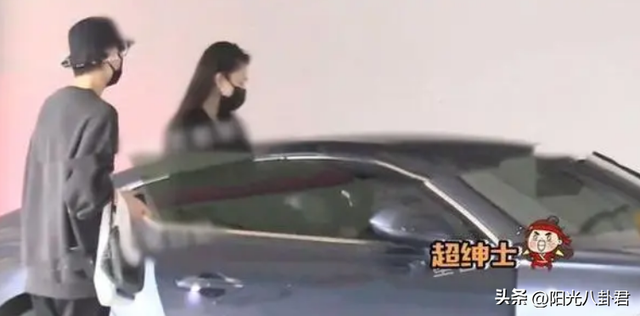 大瓜！新人女主持遭湖南卫视打码，被曝高调交往许嵩，刚红就出走