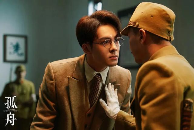 《孤舟》首播四集暴露两个内奸，张颂文又拿到王炸了