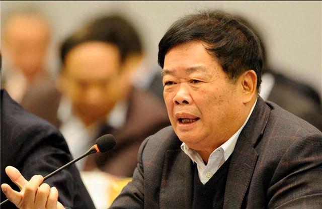 曹德旺的豪宅占地5亩，地下室藏满了茅台酒，3个子女却不愿来住