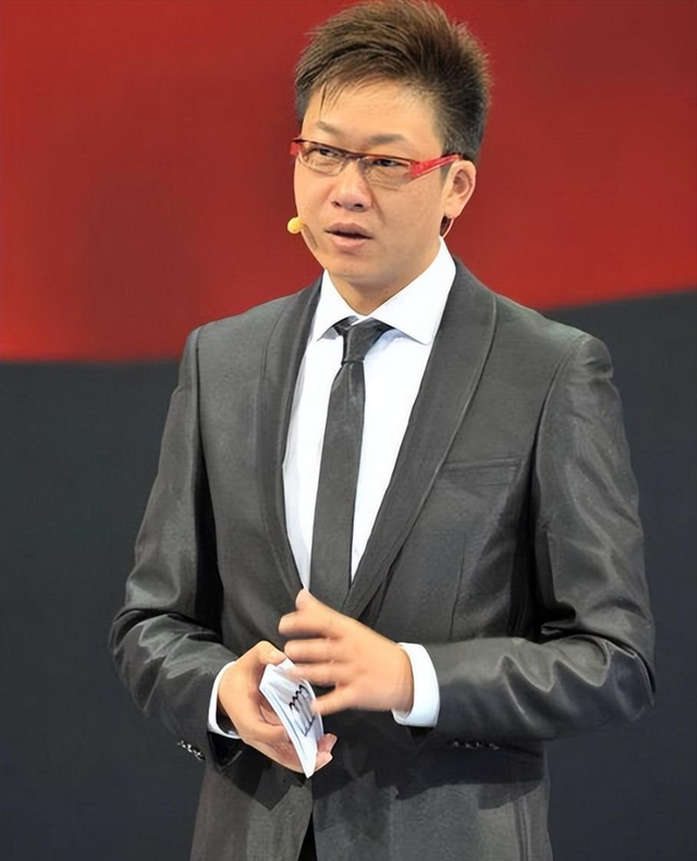 主持人林海：当红时从央视跳槽，两任妻子都是同行，如今生活幸福