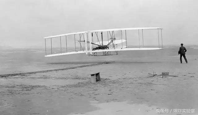 用皮筋做个飞机就能飞几百米啊