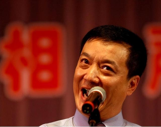 相声演员王平51岁去世,留下妻女悲痛欲绝,逝世原因让人泪目