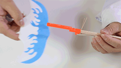 用皮筋做个飞机就能飞几百米啊