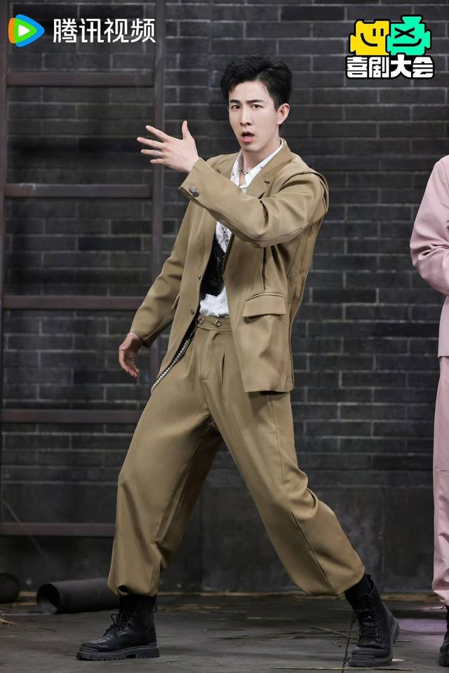 喜剧人李川谈“李总”：搜集“霸总”素材，被“油腻”整成“工伤”｜谈艺录