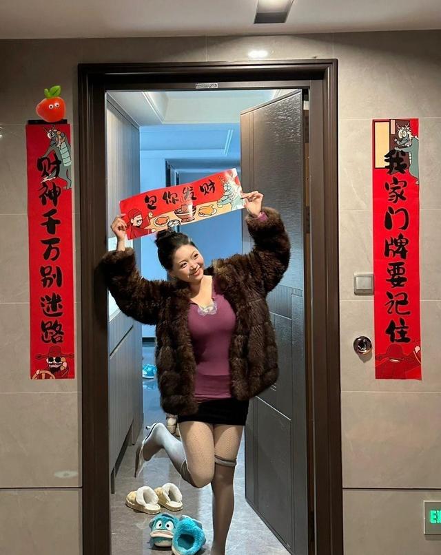 57岁三级片性感女演员重新出道！曾是香港第一波霸，比舒淇还美