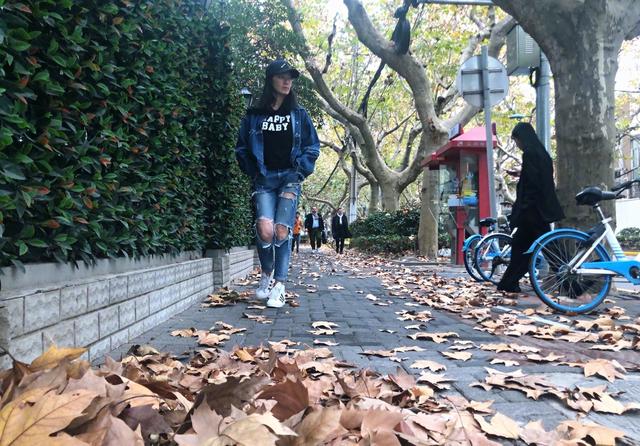 舒淇夫妇罕同框，老婆在旁冯德伦却不避嫌，紧搂林熙蕾合影好享受