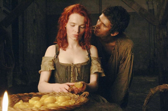 《香水》：嗅觉天才26场“香艳”谋杀，揭开资本追逐下的人性虚无