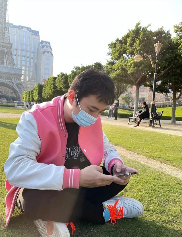 揭露真实的王思聪，舔狗的生活很接地气，喝酒爱划拳，喜欢凑热闹