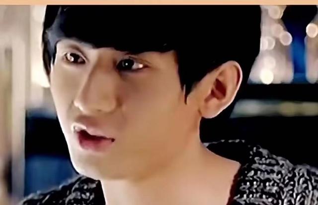 陈晓怎么都想不到，当初身边的小跟班，如今已成了古装“顶流”