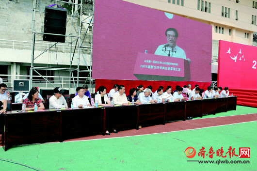 山东第一医科大开学，为4名院士颁聘书