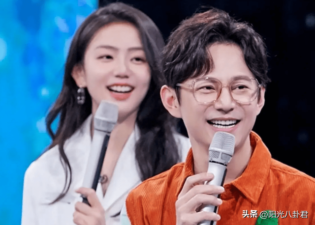 大瓜！新人女主持遭湖南卫视打码，被曝高调交往许嵩，刚红就出走