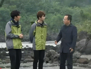 蔡徐坤下乡赶鸭子,这个爱豆这么好玩的吗?